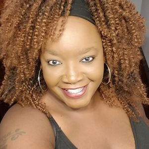 Meet your Posher, Mona